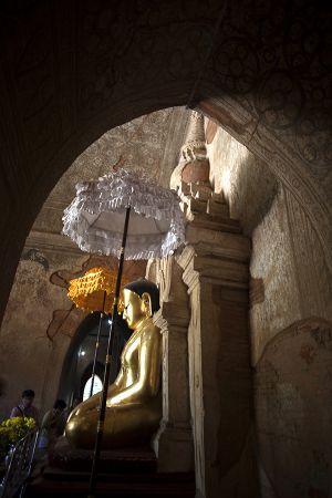   Buddha at  Ti Lommlo Pagoda  Bagan